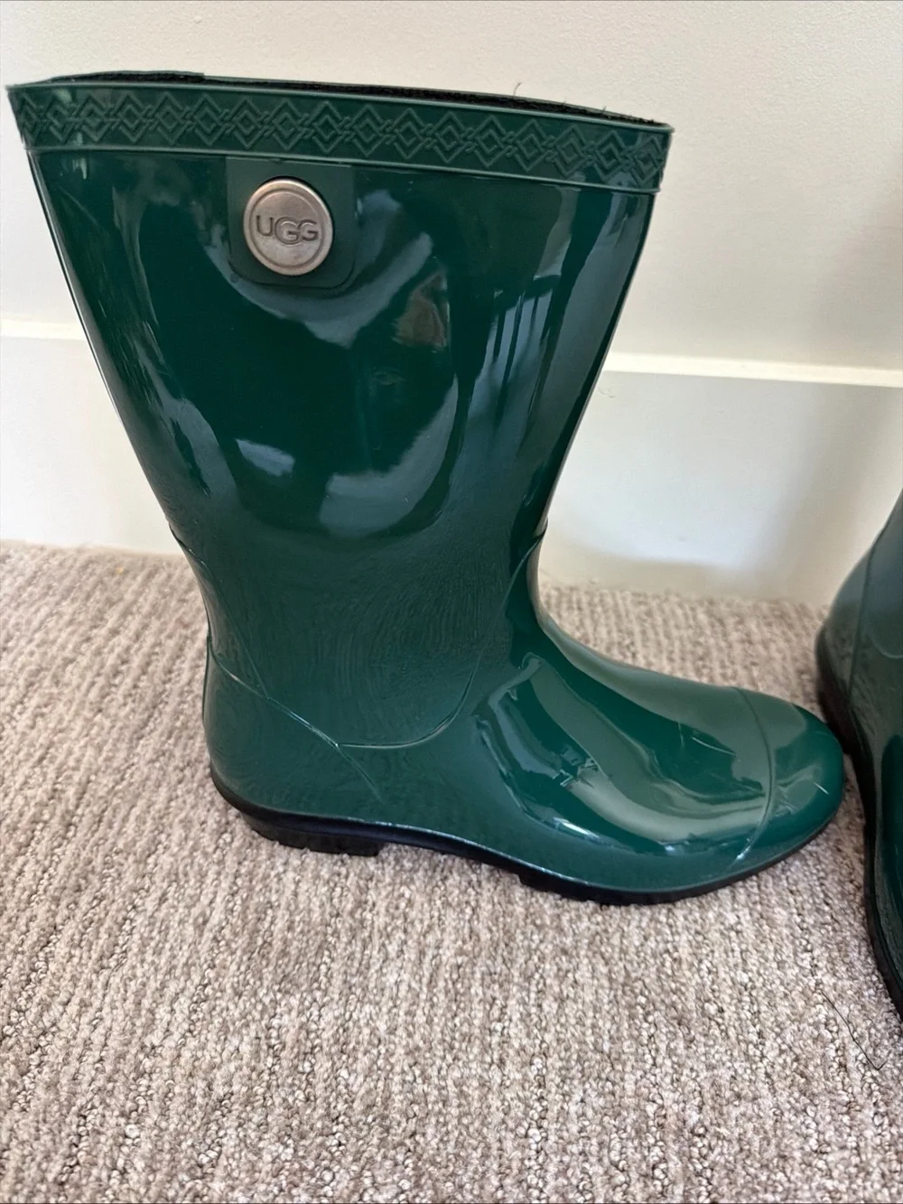 UGG Sienna -Glossy Pine Green waterproof Rain Boots -size 7